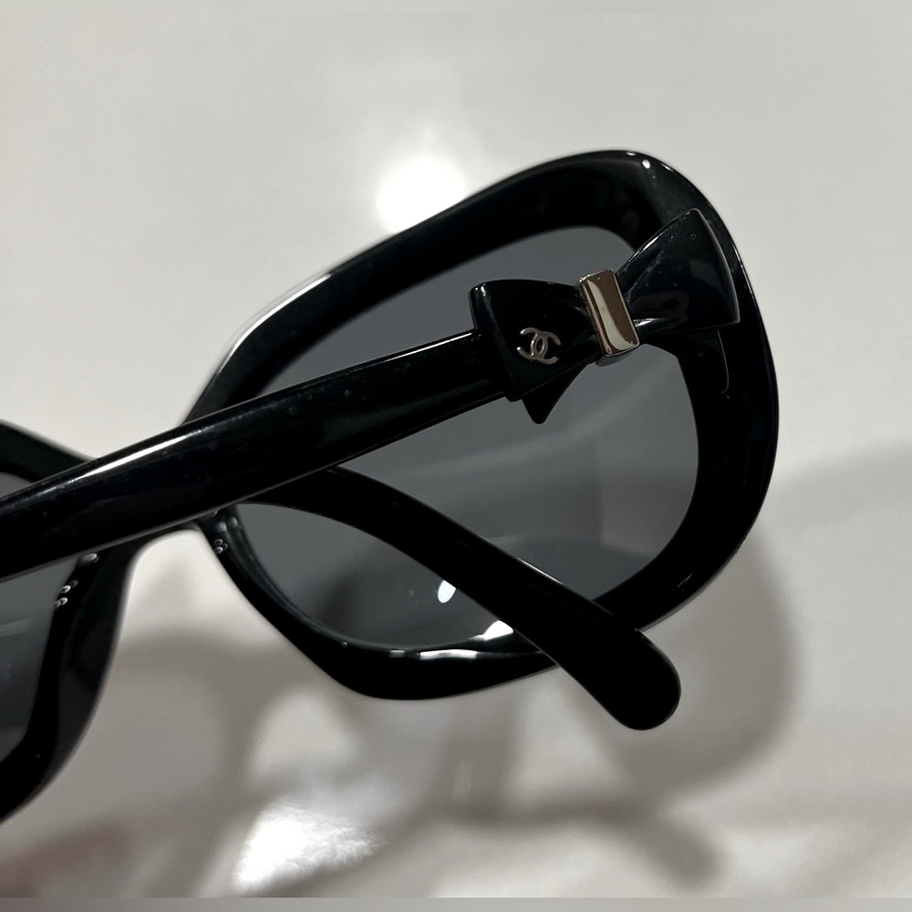 CHANEL sunglasses - Black Round frame with bow / 5170 C.888/3F / 58-17-135